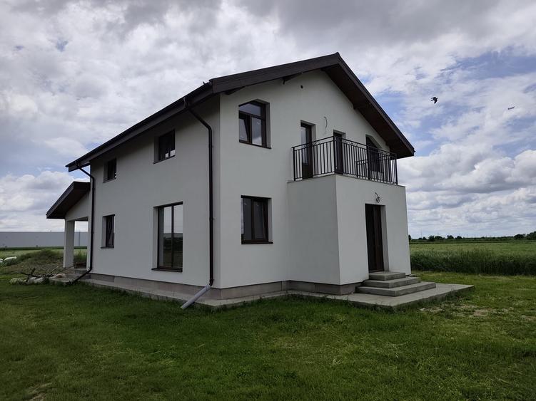 Casă individuală cu 4 camere cu Teren 508 Mp în Ghionea