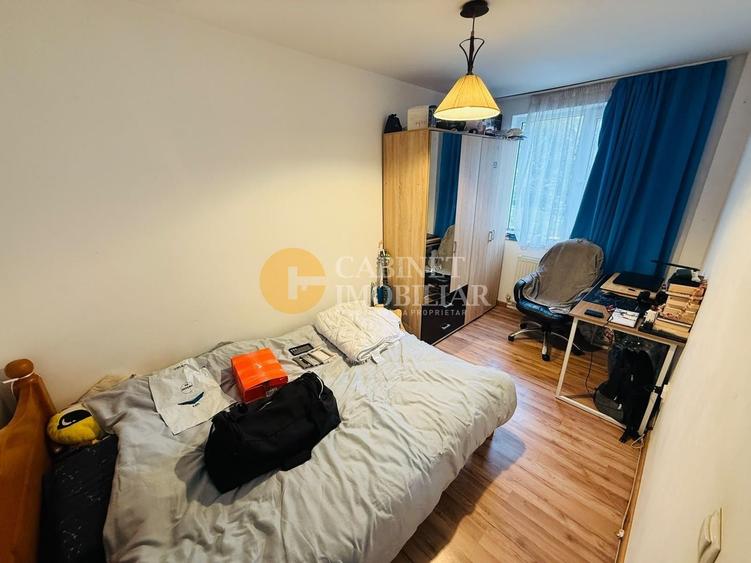 Apartament cu 3 camere semidecomandat, mobilat în Podu Roș