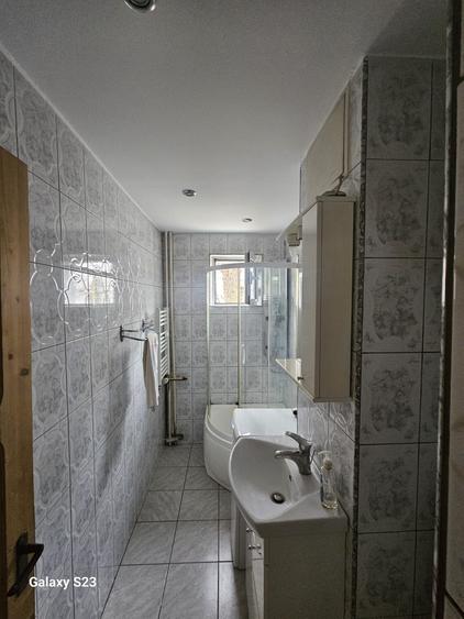 Apartament cu 3 camere semidecomandat în Vest