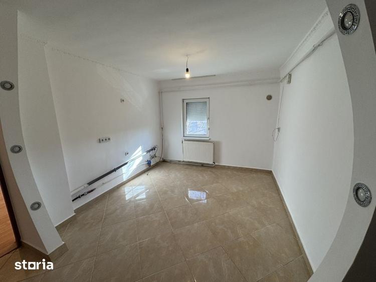 Apartament cu 3 camere decomandat în Micro 16
