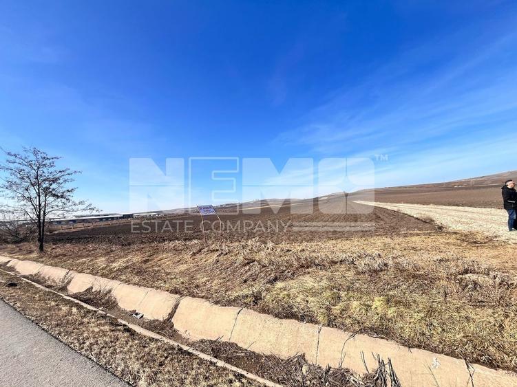 Teren agricol extravilan de 10000 mp, în Stroiești