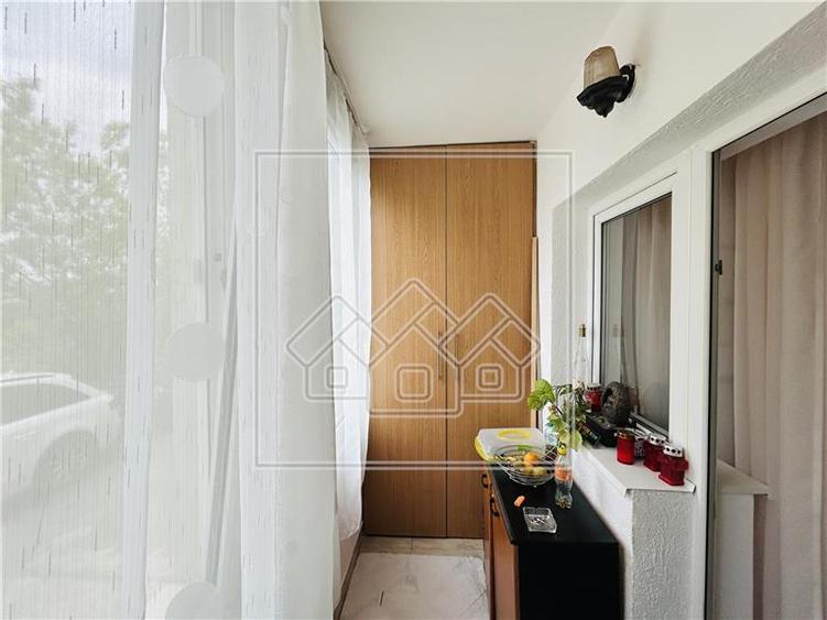 Ap spatios, mobilat si utilat, 3 camere, 2 balcoane, 2 parcari - 17