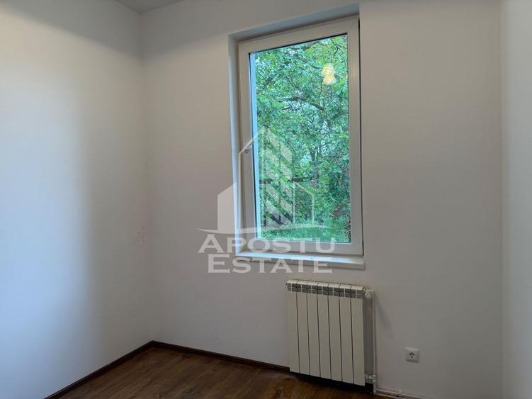 Casă individuală cu 8 camere cu Canalizare în Fabric