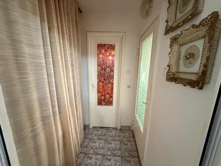 Apartament cu 3 camere semidecomandat, mobilat în Cetate