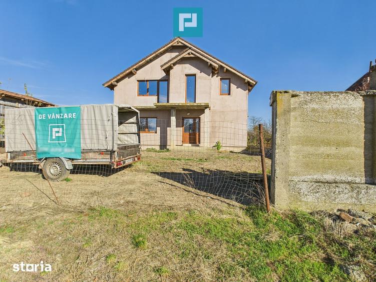 Casă cu 6 camere cu Teren 1800 Mp în Central
