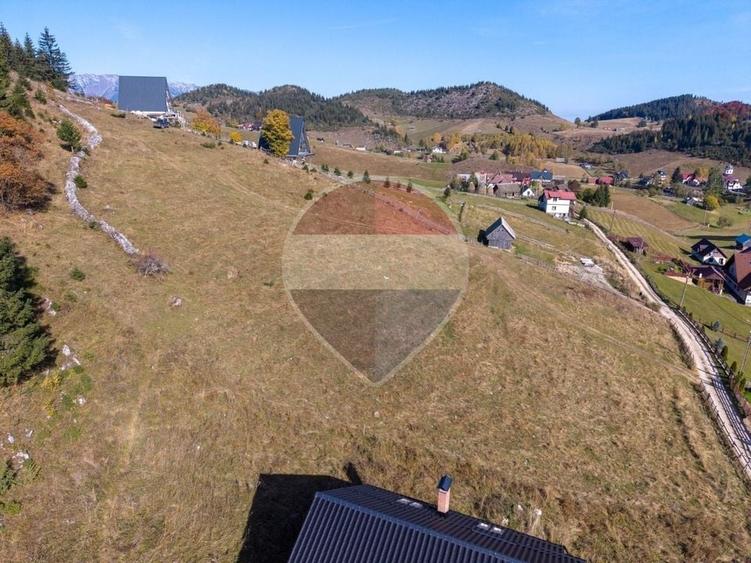Teren Construcții intravilan de 4500 mp, în Fundata