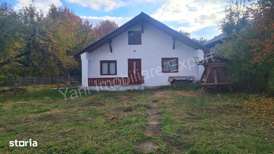 Casă cu 2 camere cu Teren 1589 Mp în Domnești