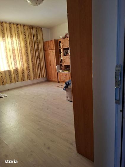 Casă cu 5 camere cu Teren 1133 Mp în Pecineaga