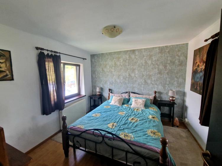 Casă cu 4 camere în Poiana