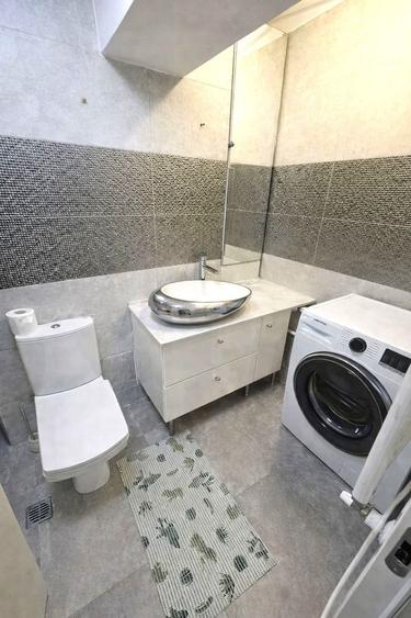 Apartament cu 3 camere decomandat, mobilat în P-ța Alba Iulia