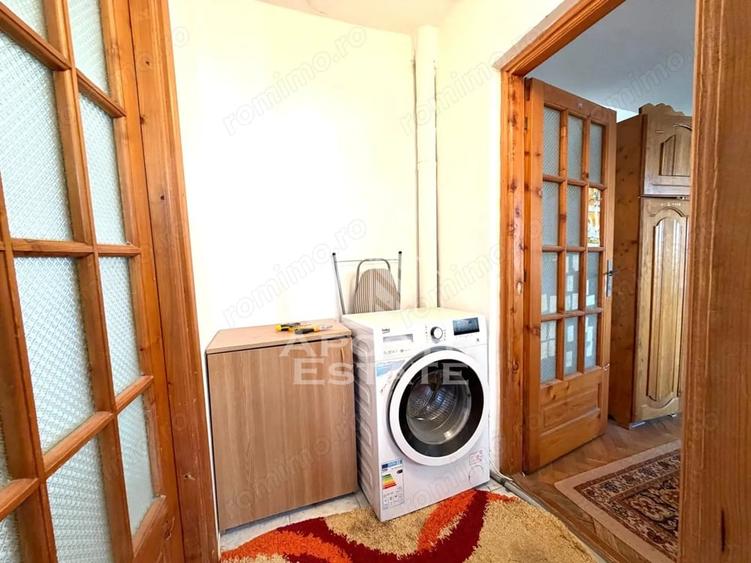 Apartament cu 2 camere semidecomandat în Girocului