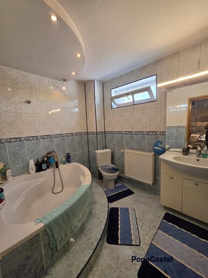 Casă individuală cu 8 camere cu Canalizare în Mogoșoaia