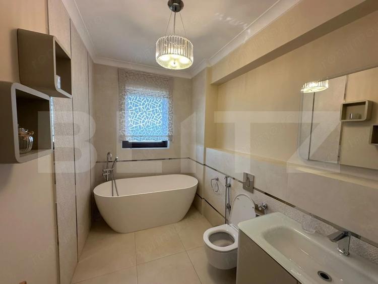 Apartament cu 4 camere semidecomandat în Central