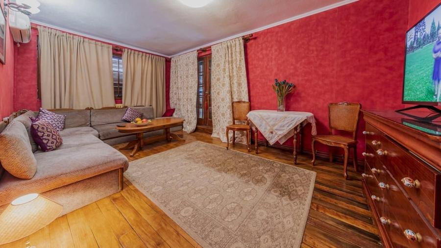 Casă individuală cu 8 camere cu Piscina în Ghermănești