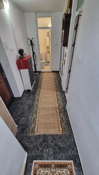 Apartament cu 3 camere decomandat în Nicolina
