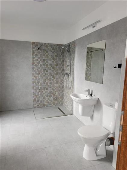 Duplex cu 5 camere cu Canalizare în Europa