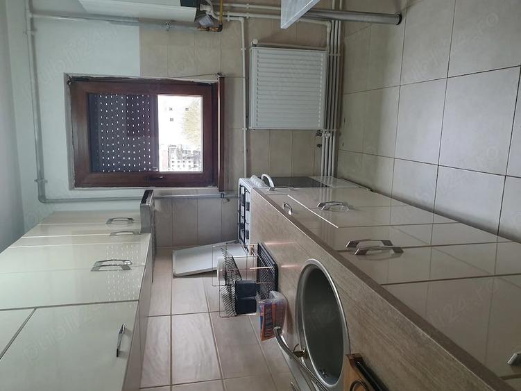 Apartament cu 2 camere semidecomandat în Craiovița Nouă