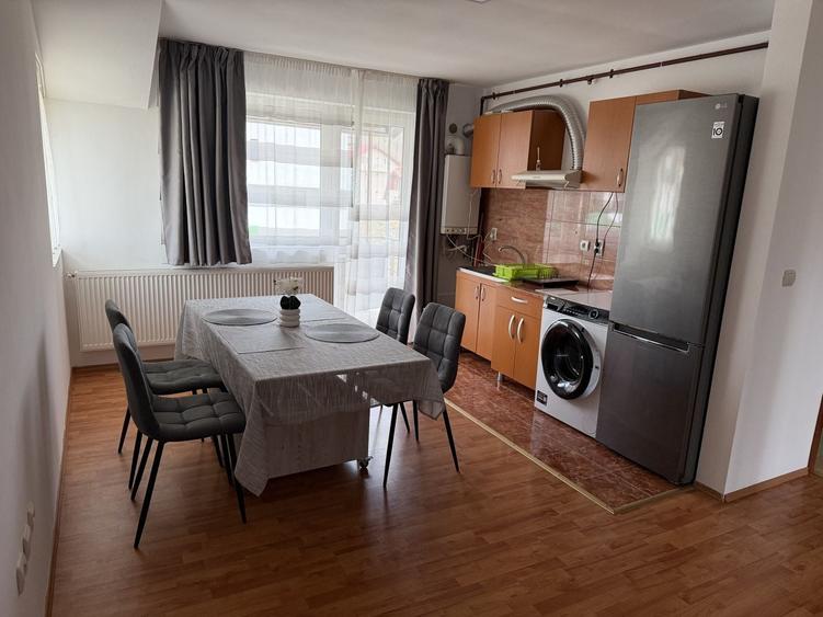 Apartament cu 3 camere decomandat în Florești