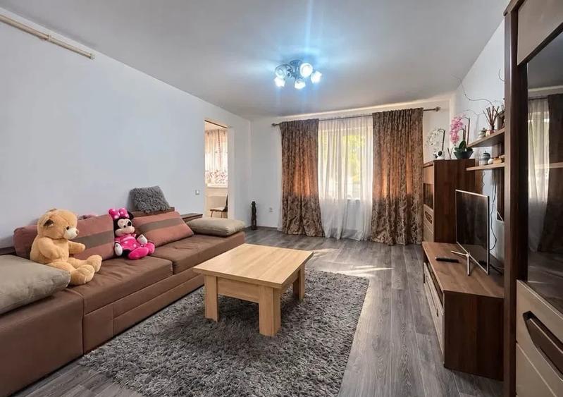 Apartament cu 2 camere decomandat, mobilat în Tractorul