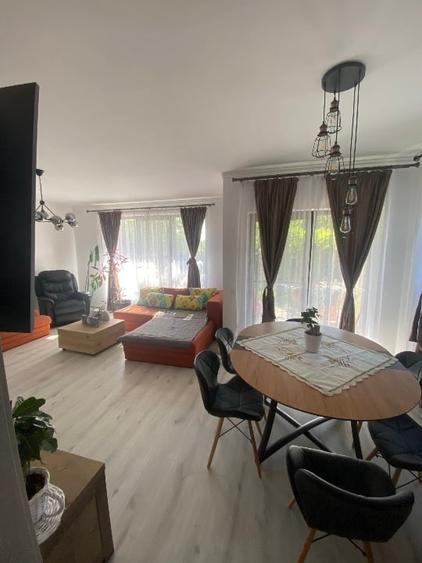 Duplex cu 4 camere cu Canalizare în Dâmbul Rotund
