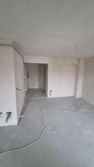 Garsonieră decomandată în Vișani