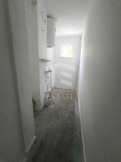 Apartament cu 3 camere semidecomandat în Central