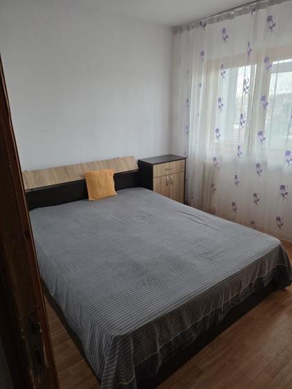 Apartament cu 3 camere decomandat în Exterior Vest