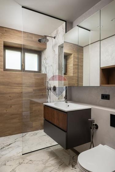 Casă individuală cu 5 camere cu Teren 1050 Mp în Centrul Istoric