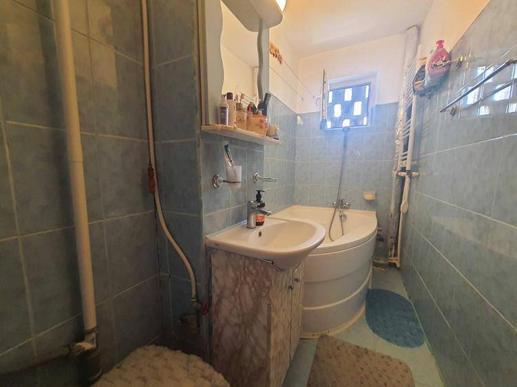 Apartament cu 2 camere semidecomandat în Km 4