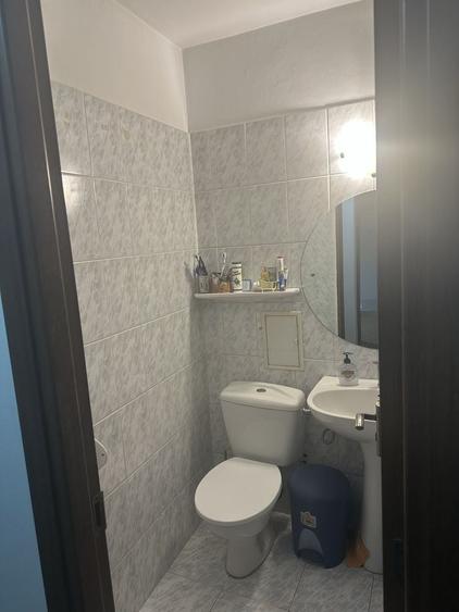 Apartament cu 3 camere semidecomandat în Drumul Taberei