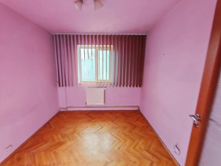 Apartament cu 4 camere decomandat în Cetății