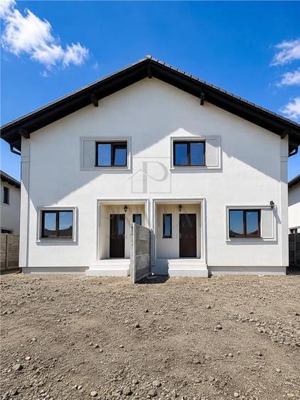 Duplex cu 4 camere cu Canalizare în Aeroport