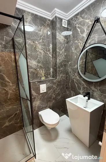 Apartament cu 3 camere decomandat în Central