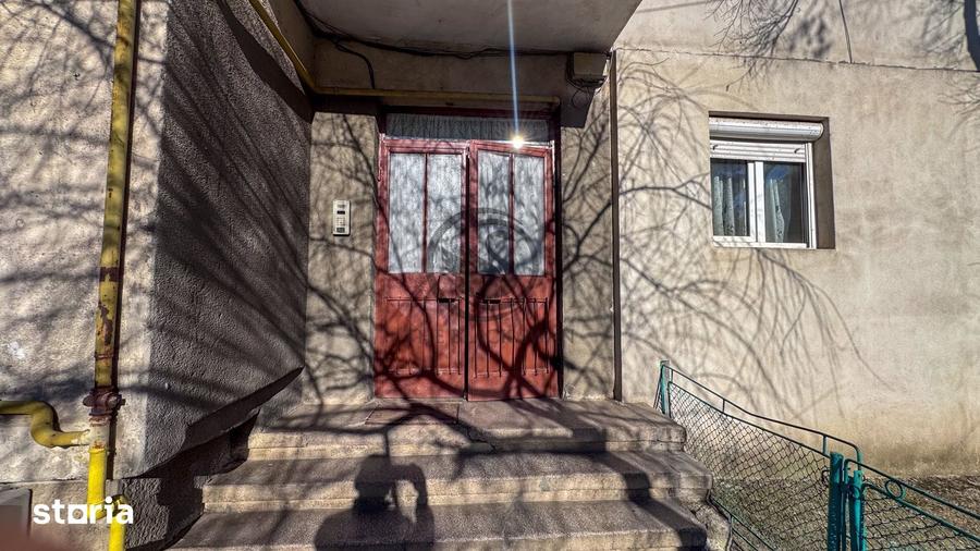 Apartament cu 4 camere decomandat în Central