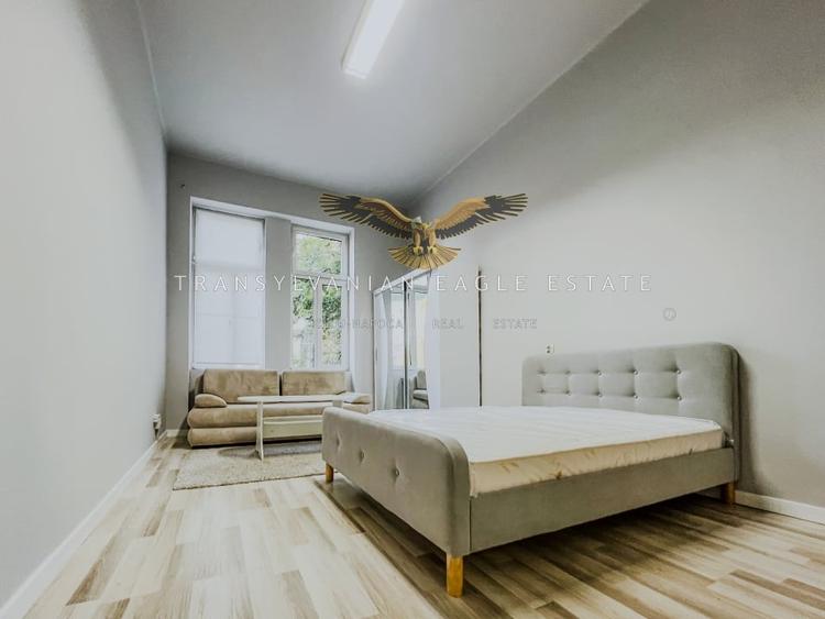 Apartament cu 2 camere semidecomandat, mobilat în Central — fotografia 1