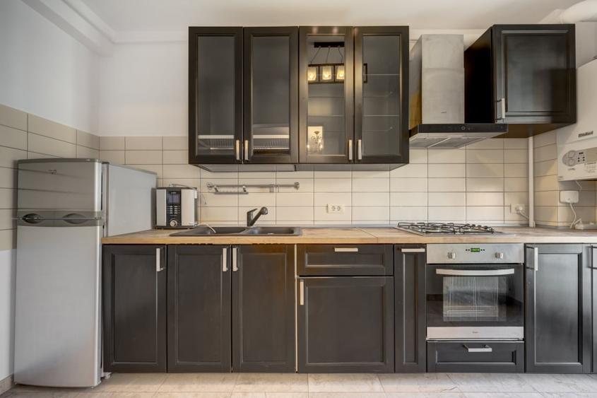 Apartament cu 3 camere decomandat, mobilat în Sisești