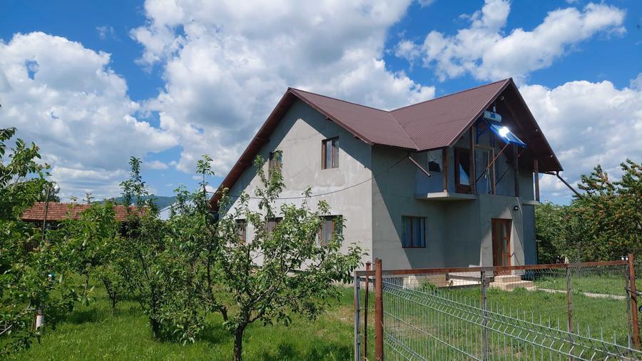 Casă cu 4 camere în Brebu