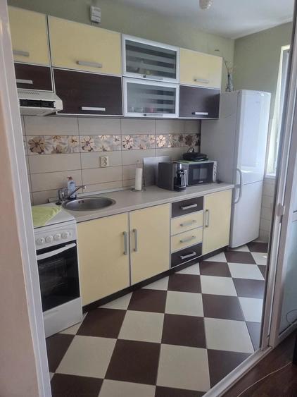 Apartament cu 3 camere decomandat în Tudor