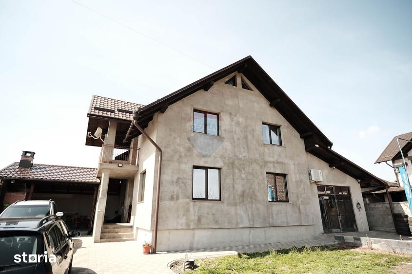 Casă cu 4 camere cu Teren 400 Mp în Central