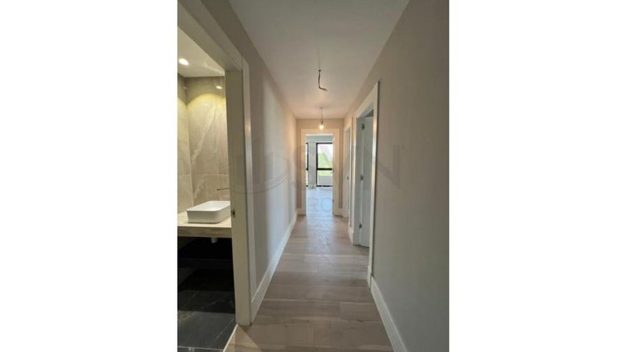 Apartament cu 4 camere semidecomandat, mobilat în Pipera