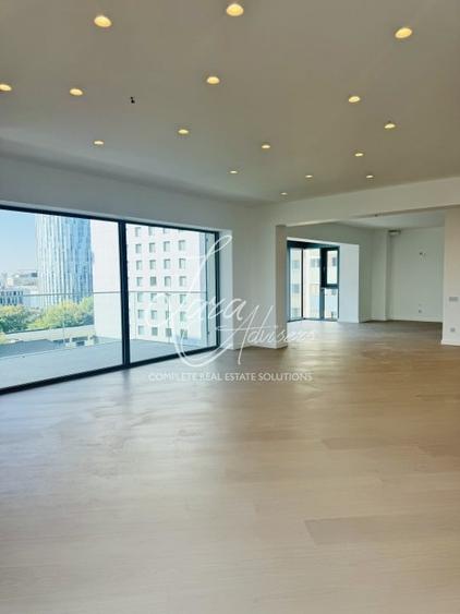 Apartament cu 4 camere semidecomandat în Barbu Văcărescu