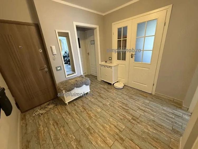 Apartament cu 4 camere semidecomandat în Fizicienilor