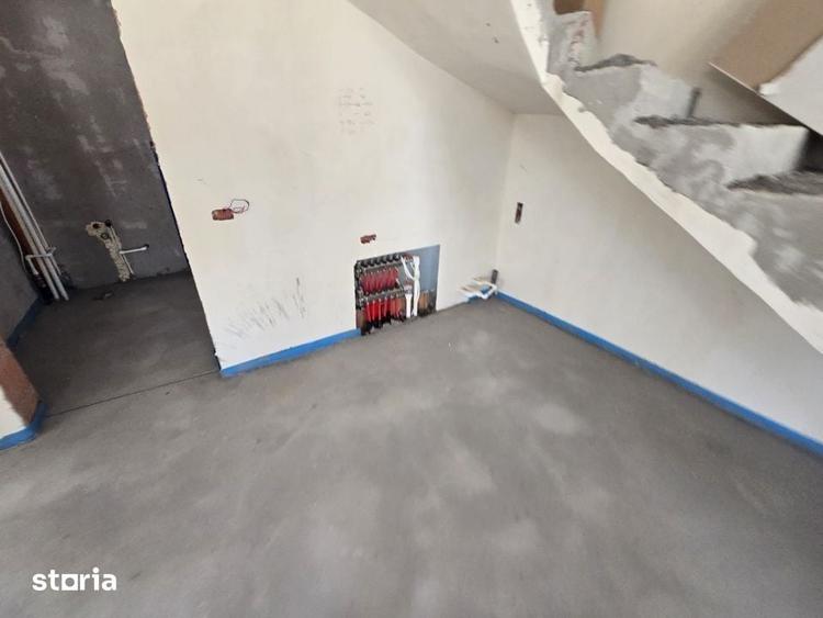 Casă cu 4 camere cu Teren 500 Mp în Central