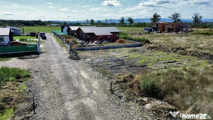 Teren de 593 mp, în Vânători