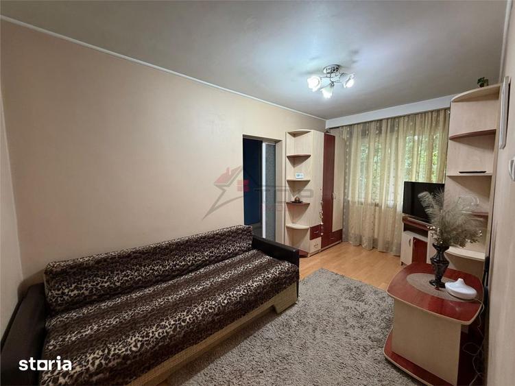 Apartament cu 2 camere semidecomandat în Podu Roș