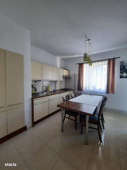 Apartament cu 4 camere decomandat în Central