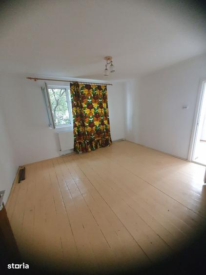 Casă cu 5 camere cu Teren 370 Mp în Școlilor
