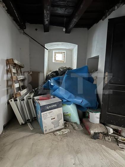 Casă individuală cu 6 camere cu Canalizare în Central