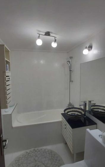 Apartament cu 3 camere decomandat în Exterior Vest
