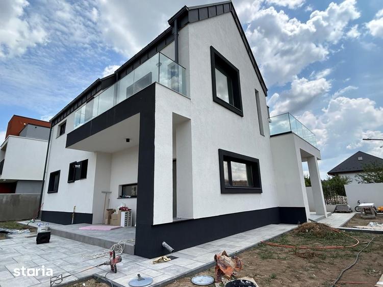 Casă cu 5 camere cu Teren 400 Mp în Est
